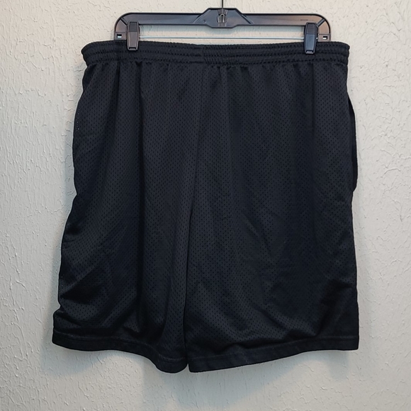 Mens XL shorts - Picture 2 of 3